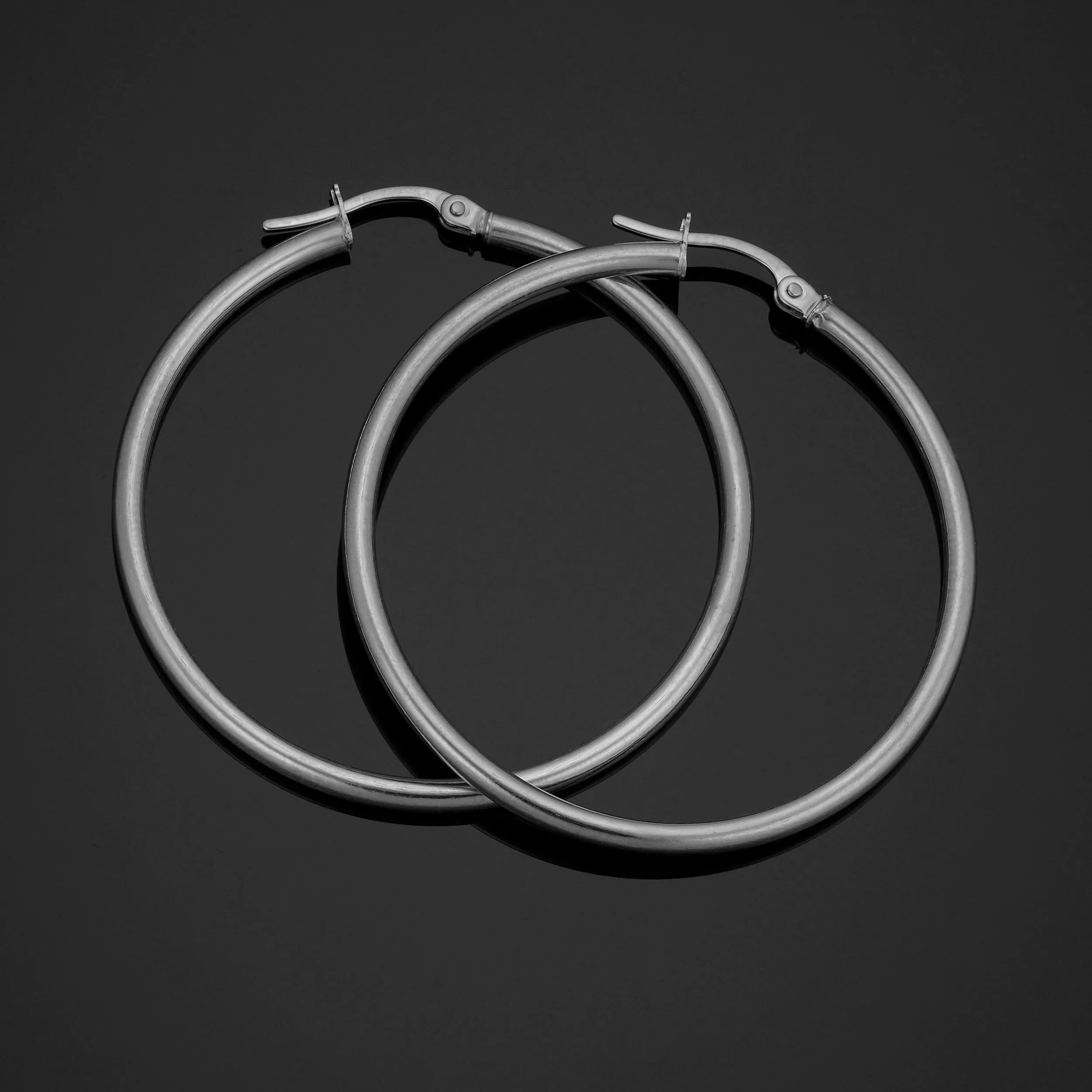 10k White Gold Polished Hoop Earrings (2x35 mm)