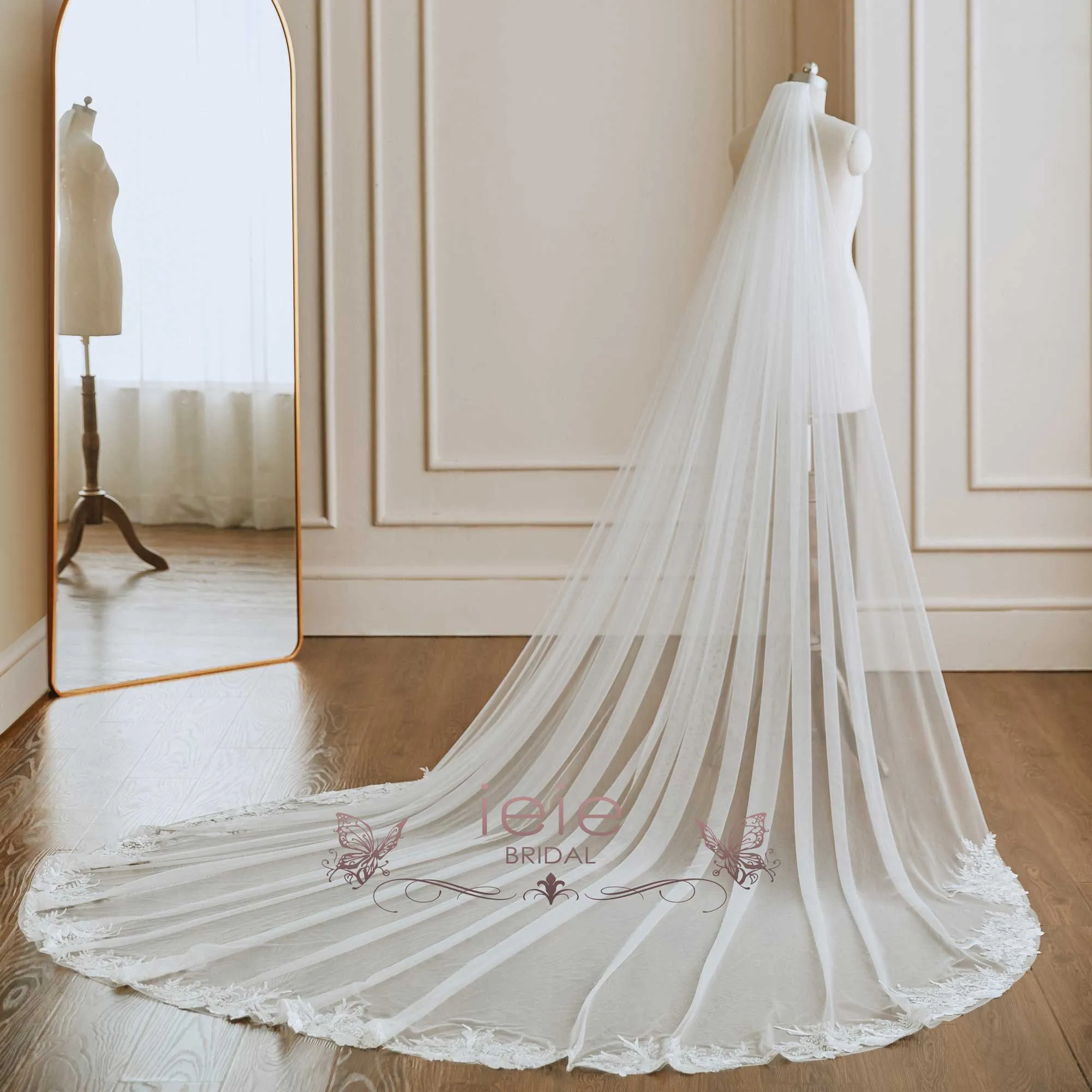 Cathedral Long Lace Wedding Veil VG3042