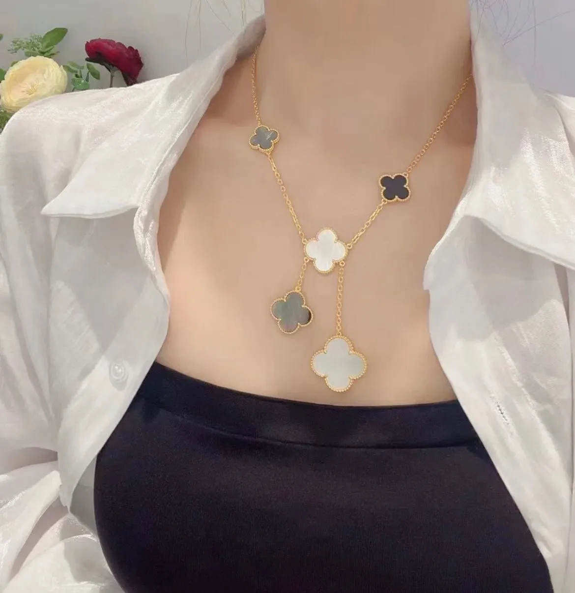 CLOVER 6 MOTIF MOP ONYX GOLD NECKLACE