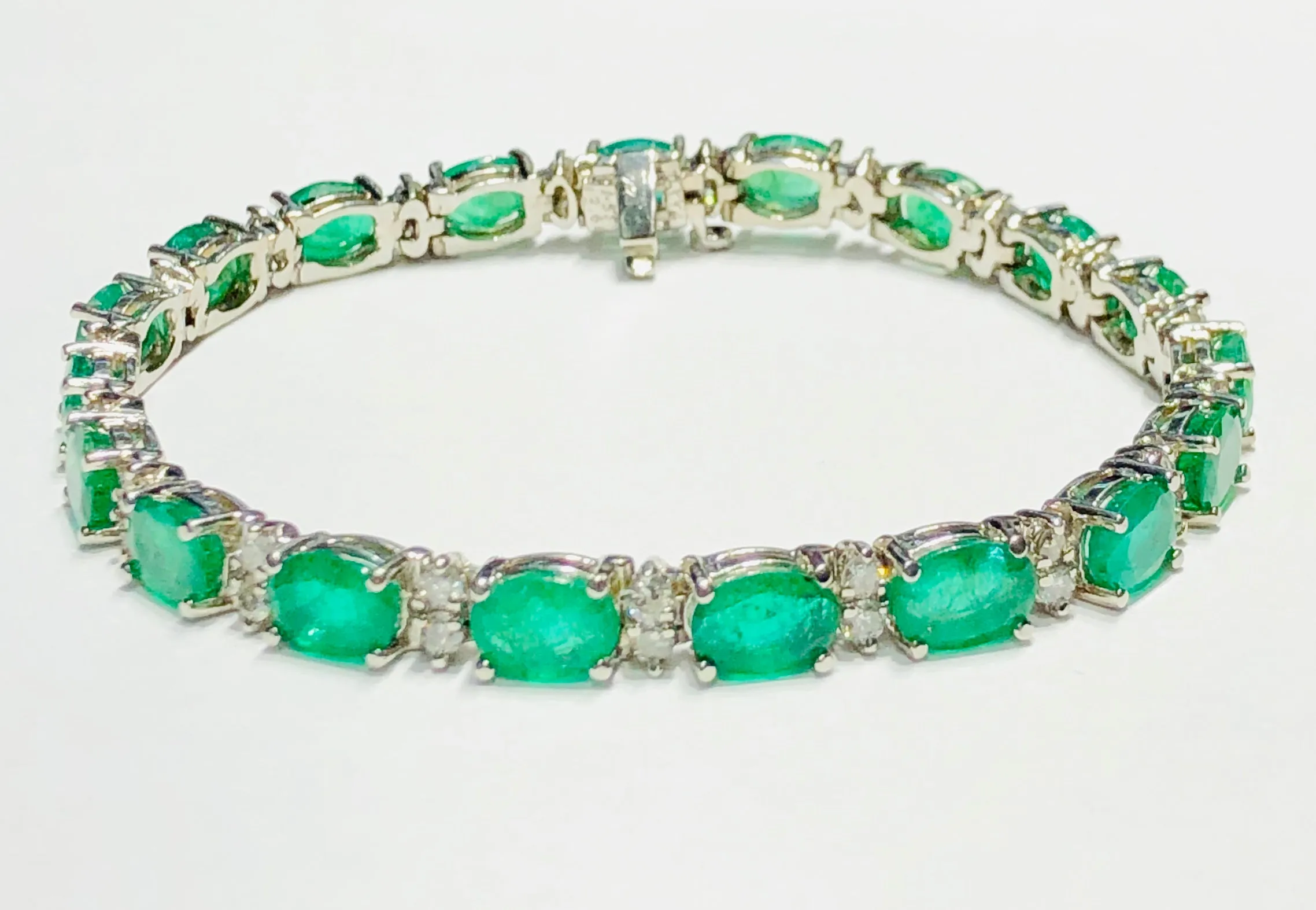 Oval Emerald and Diamond Bracelet (14K)