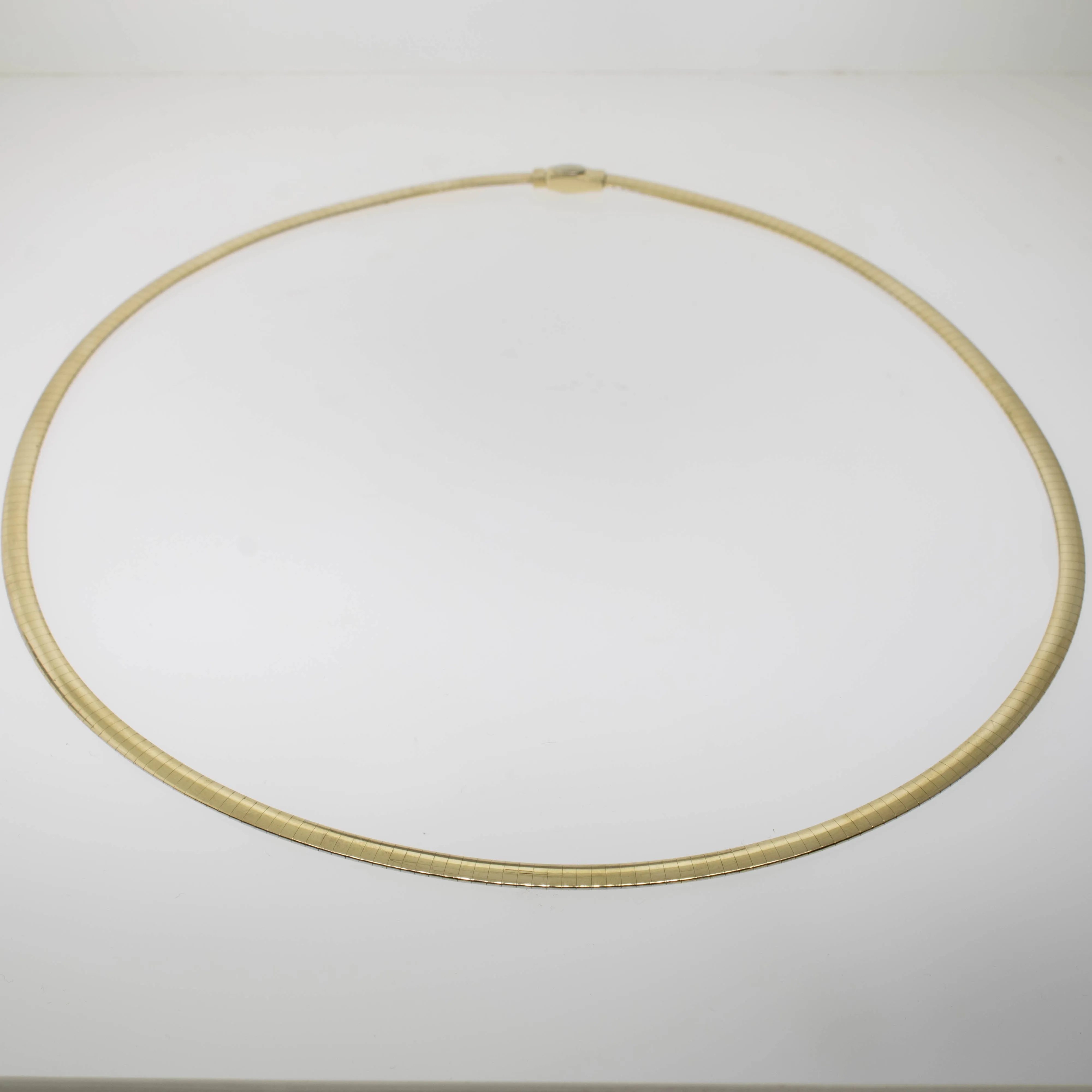 Pre-Owned 14K Yellow & White Gold Reversible Omega Necklace 20" 4mm 16.7 DWT