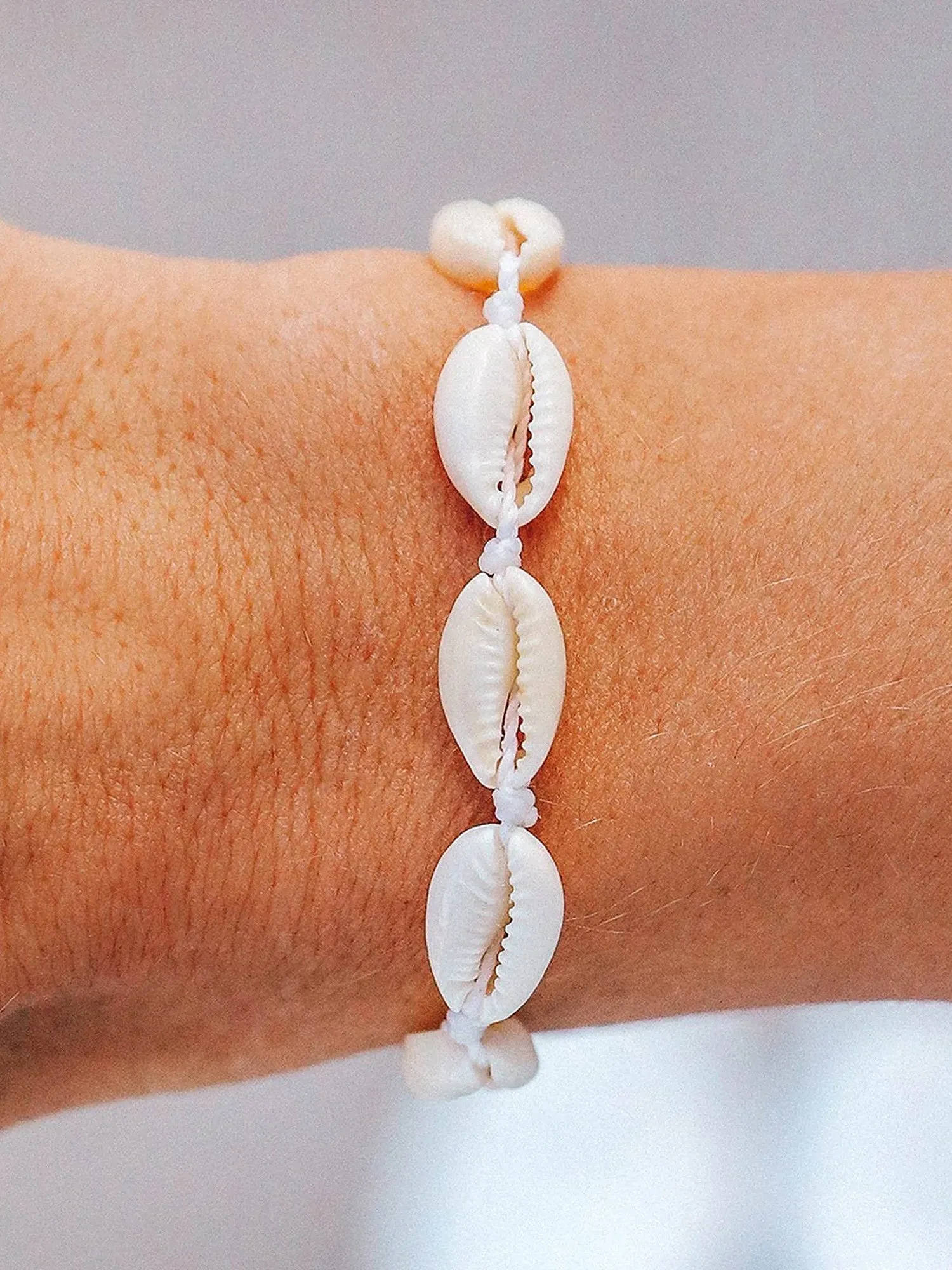 PURA VIDA KNOTTED COWRIES BRACELET