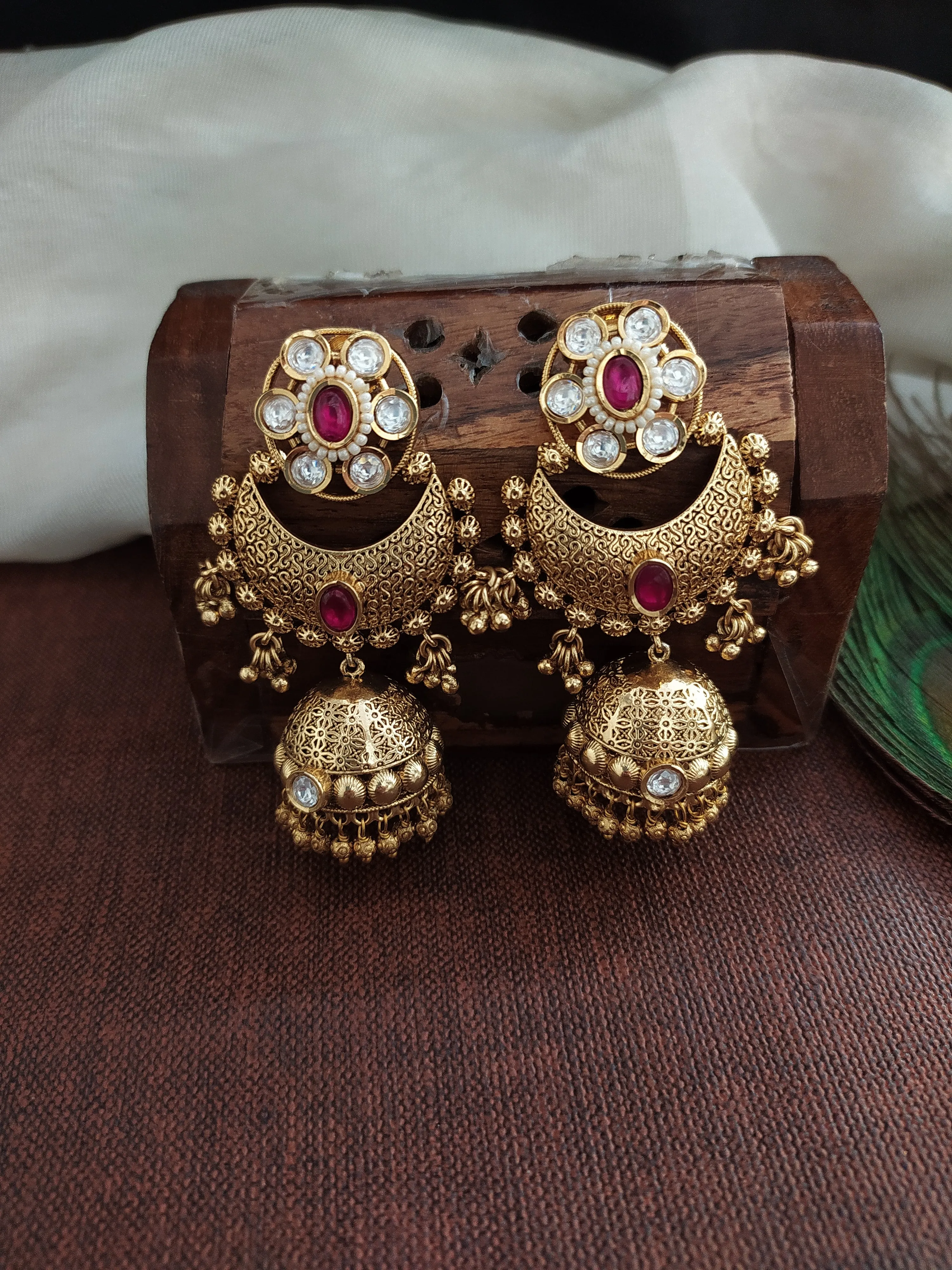 "Kundan Bridal Necklace Set with Dual Styles and Matching Jhumki & Tikka"