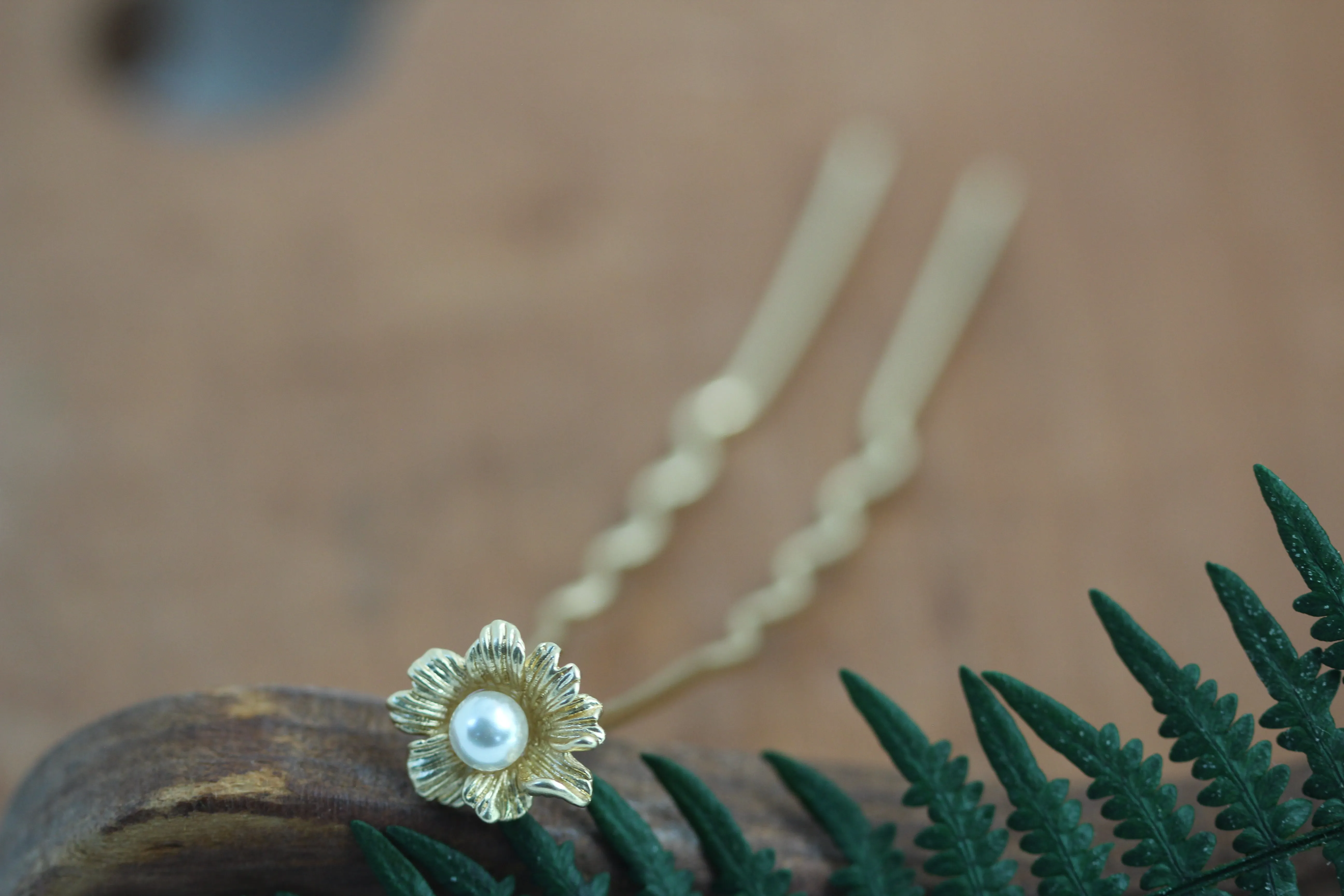 Tiny Flower & Pearl Hair Prong