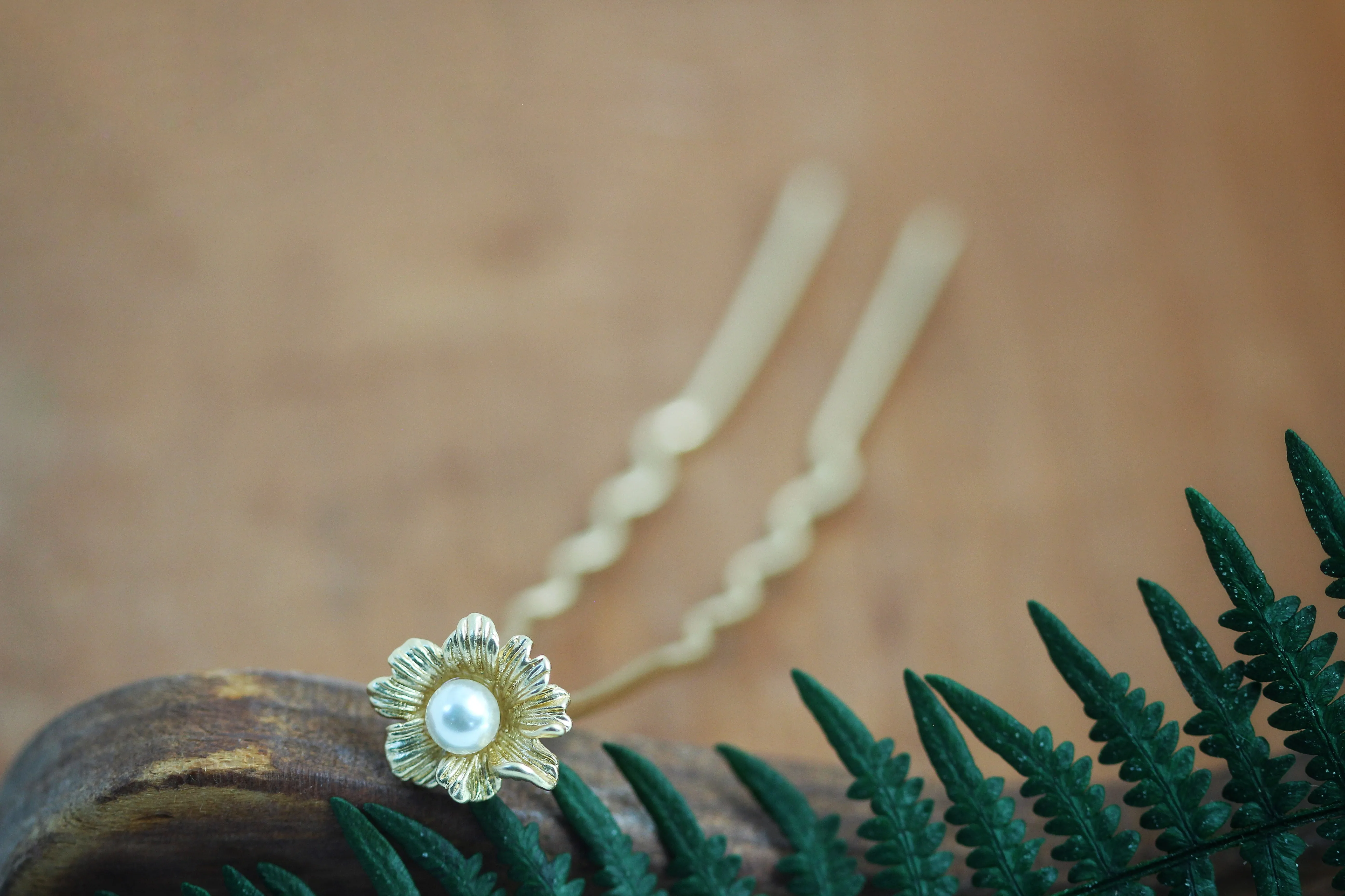 Tiny Flower & Pearl Hair Prong