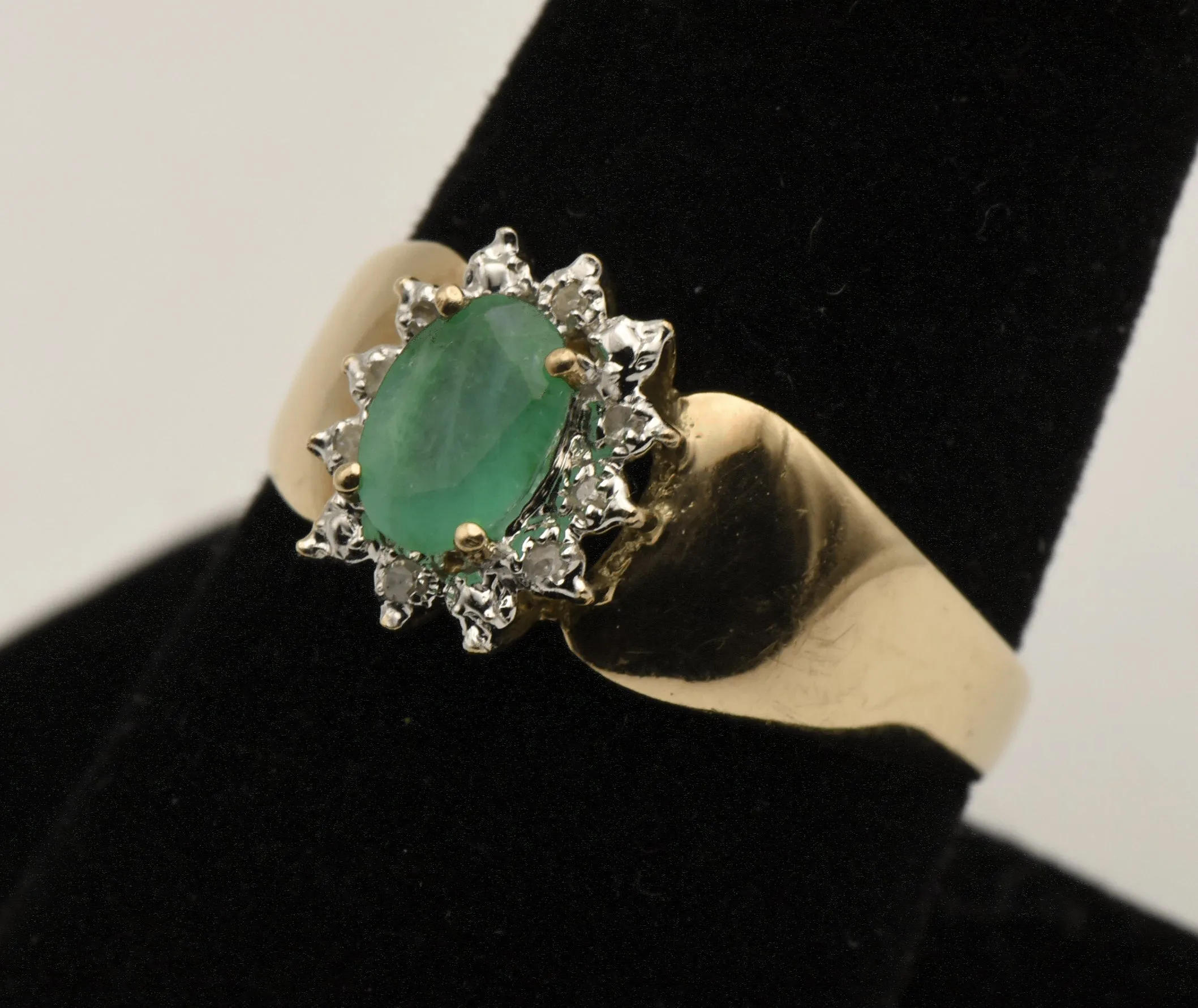 Vintage 10k Gold Emerald and Diamonds Halo Ring - Size 8.75