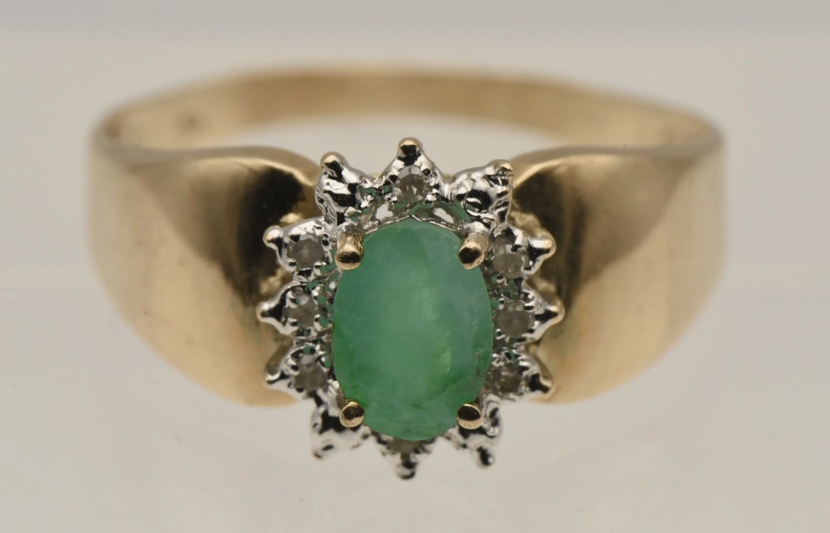 Vintage 10k Gold Emerald and Diamonds Halo Ring - Size 8.75