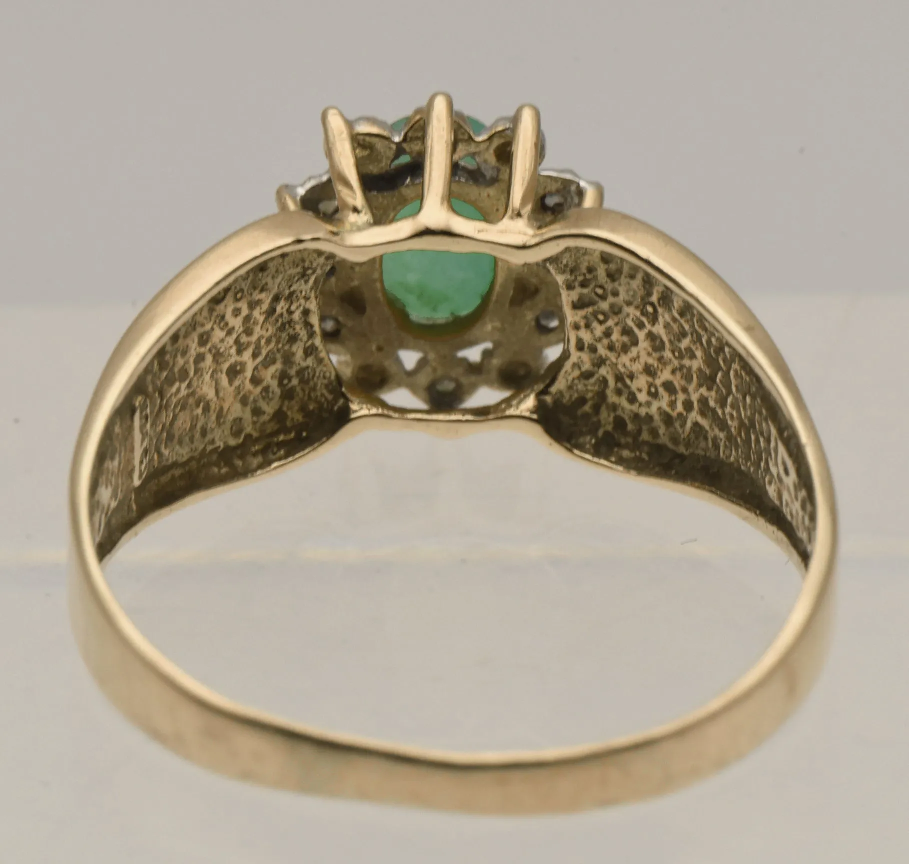 Vintage 10k Gold Emerald and Diamonds Halo Ring - Size 8.75